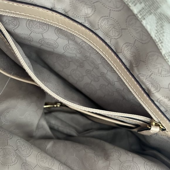 Michael Kors Monogram Jet Set Saffiano Leather Tote - Picture 8 of 11